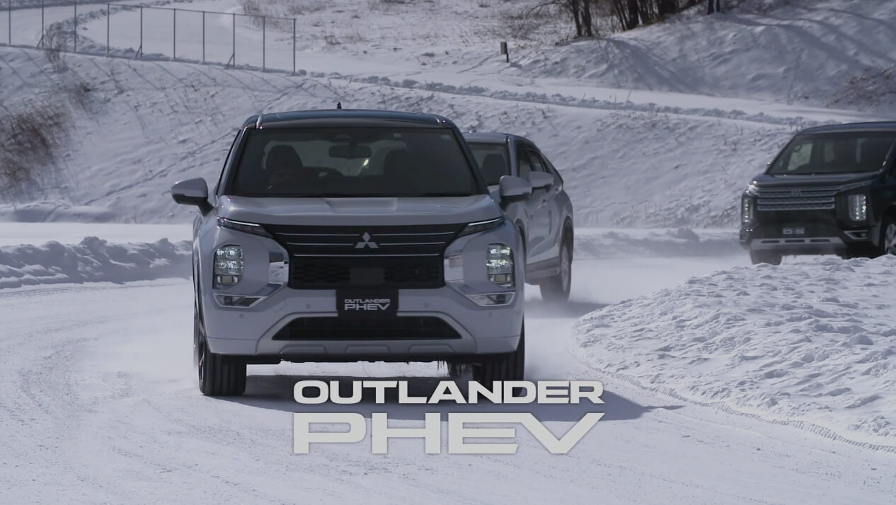 YouTube MitsubishiMotorsTVチャンネル 三菱の4WD「雪道でも大丈夫！」篇を再生する