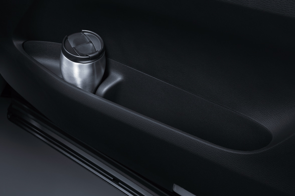 フロントドアポケット（ボトルホルダー付）