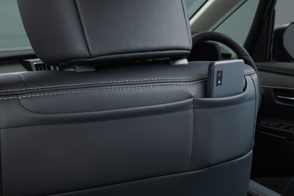 シートバックダブルポケット（運転席＆助手席）