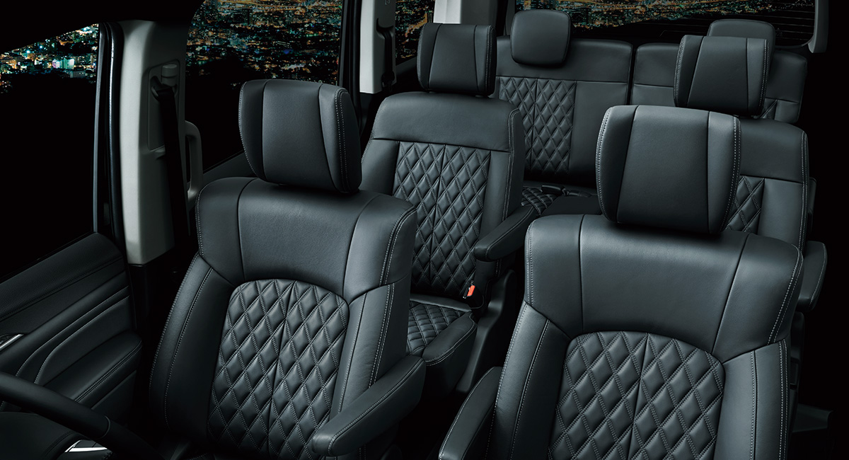 インテリア URBAN GEAR デリカD5 乗用車 カーラインアップ MITSUBISHI MOTORS JAPAN