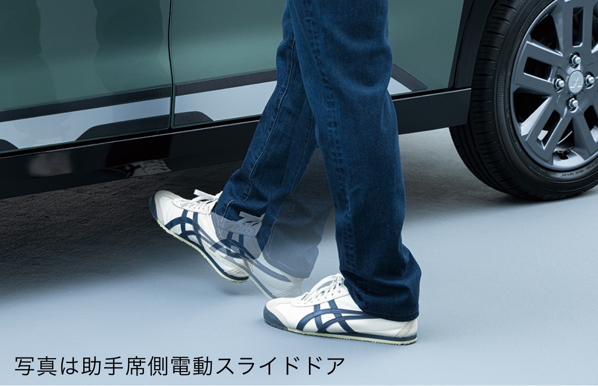 運転席側電動スライドドア(イージークローザー付、ハンズフリーオートスライドドア)