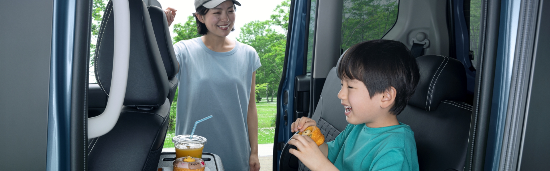 小物がキレイに片付く。多彩な収納。