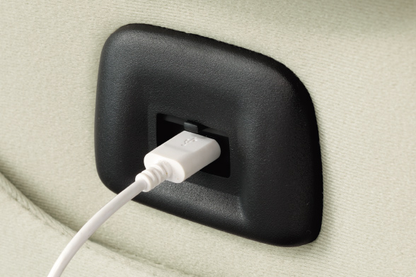 充電用USBポート(Type-A×1)(助手席シートバック)