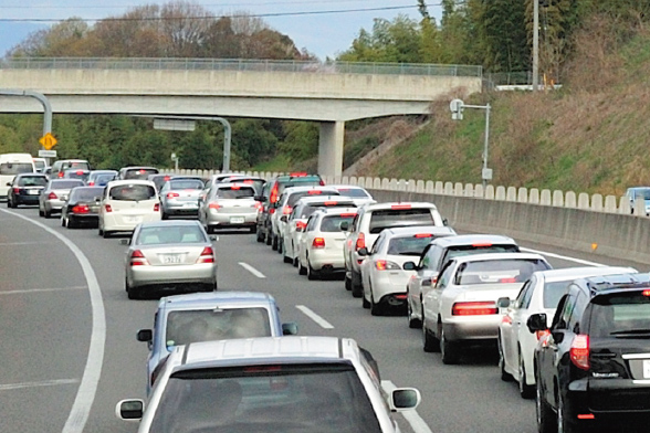 高速道路での「渋滞走行」と長時間の「巡航走行」をサポート。