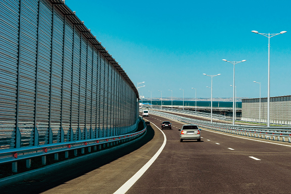 高速道路での「渋滞走行」と長時間の「巡航走行」をサポート。