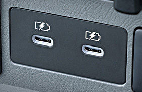 充電用USBポート（インパネ、Type-C×2）