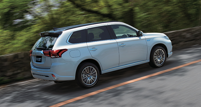走行性能 性能 特長 アウトランダーphev 乗用車 カーラインアップ Mitsubishi Motors Japan