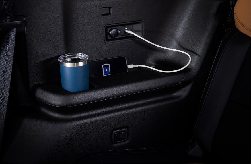 充電用USBポート Type-C×2/ドリンクホルダー(リヤクォータートリム)