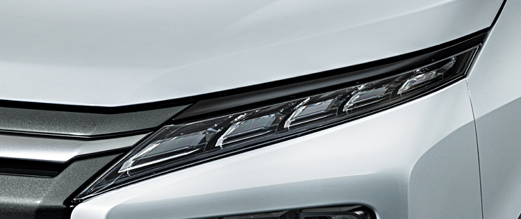 ブラックアウトクリアランスランプガーニッシュ