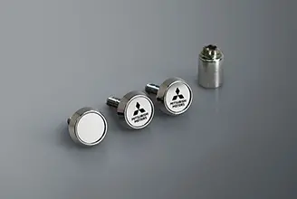ナンバープレートロックボルト（ロゴステッカー付）