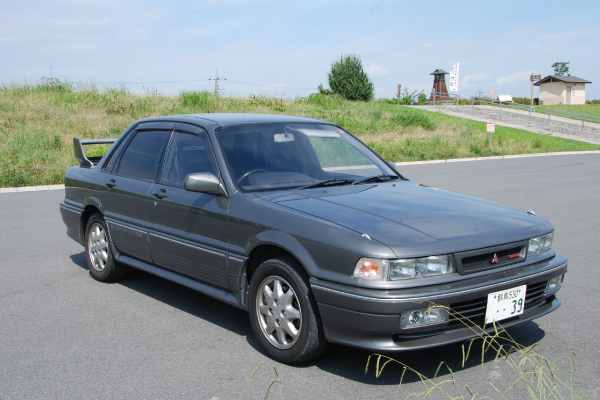 三菱車　レグナム　VR-4 エンブレム　前後