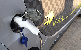 ソーラー発電装置も整えた